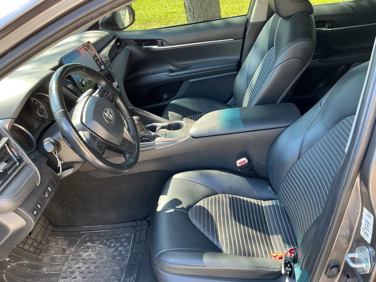 Toyota Camry SE 2021