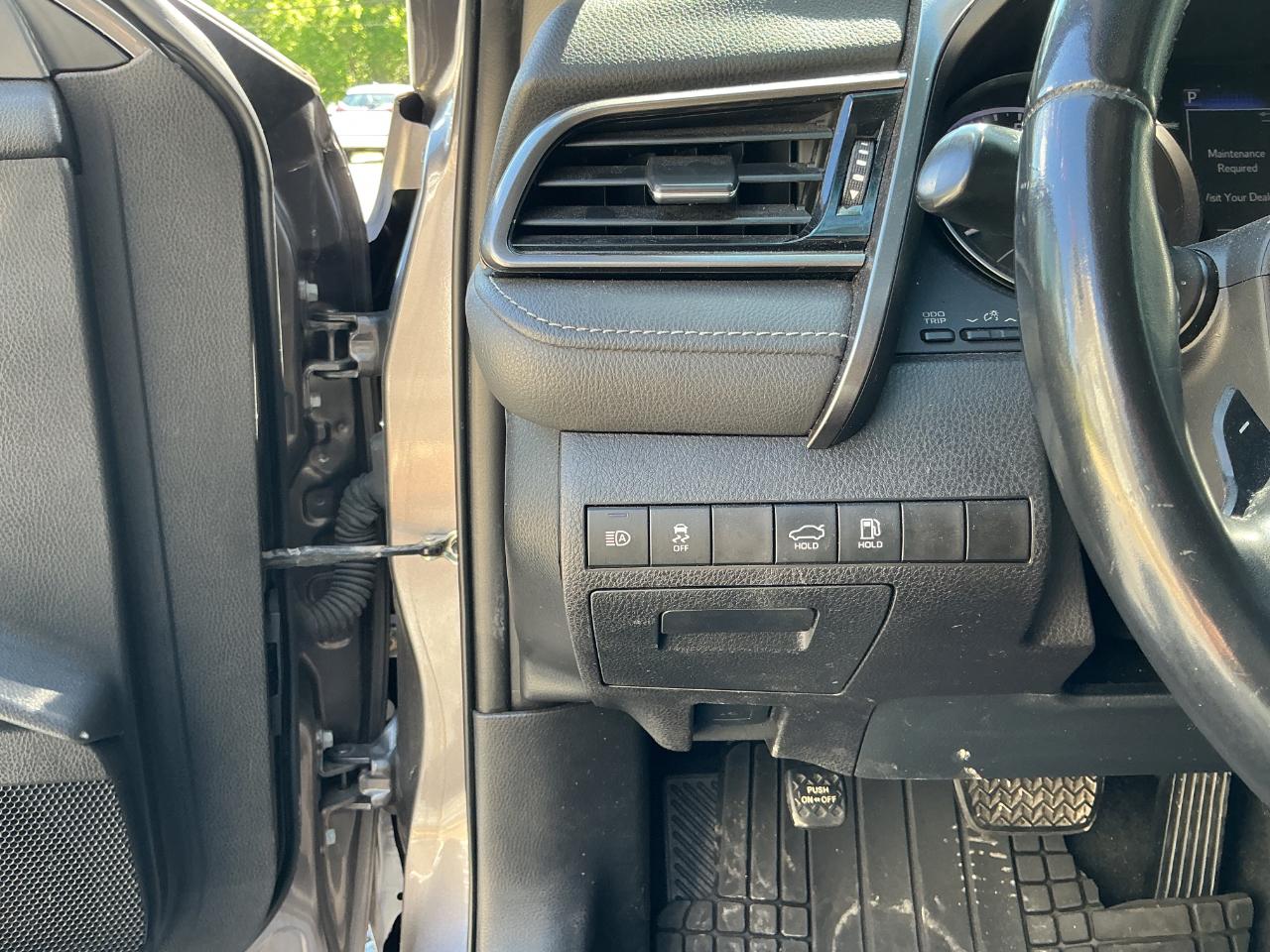 Toyota Camry SE 2021