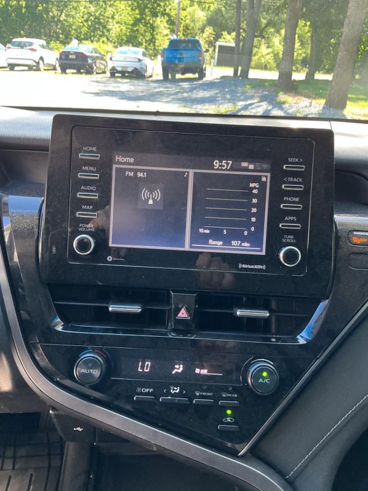 Toyota Camry SE 2021