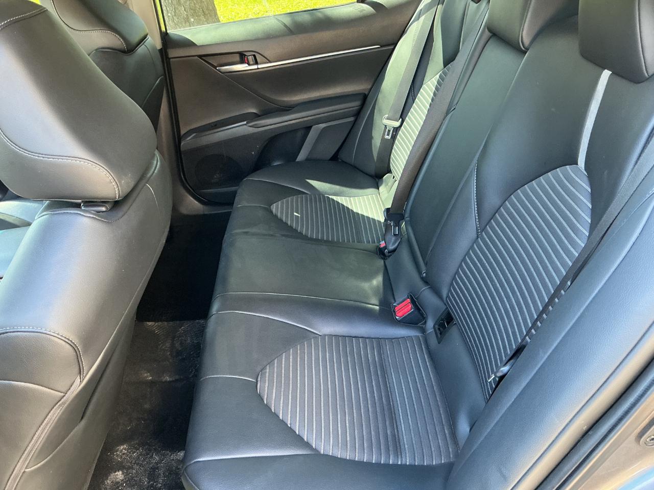 Toyota Camry SE 2021