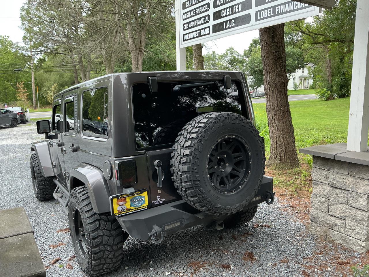 Jeep Wrangler Unlimited 4WD 4dr Sahara 2017