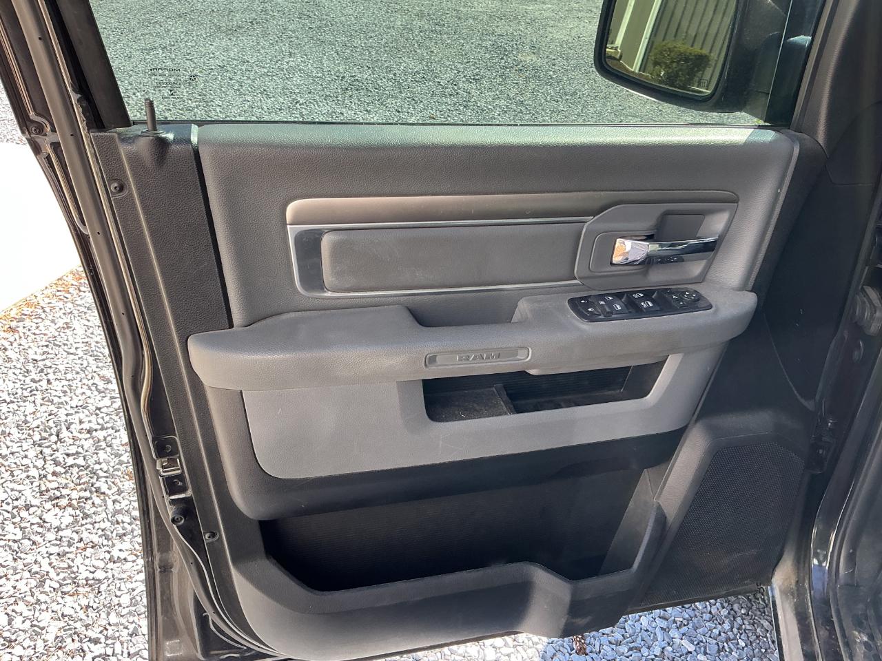RAM 1500 Big Horn Crew Cab 4WD 2018