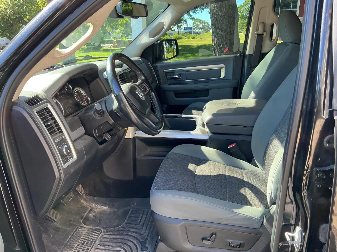 RAM 1500 Big Horn Crew Cab 4WD 2018