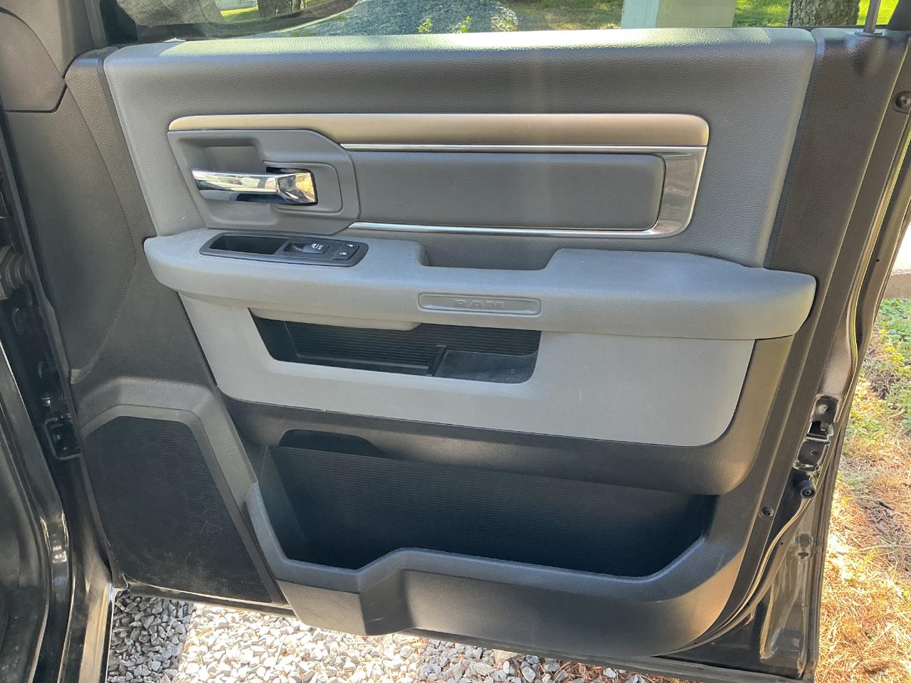 RAM 1500 Big Horn Crew Cab 4WD 2018