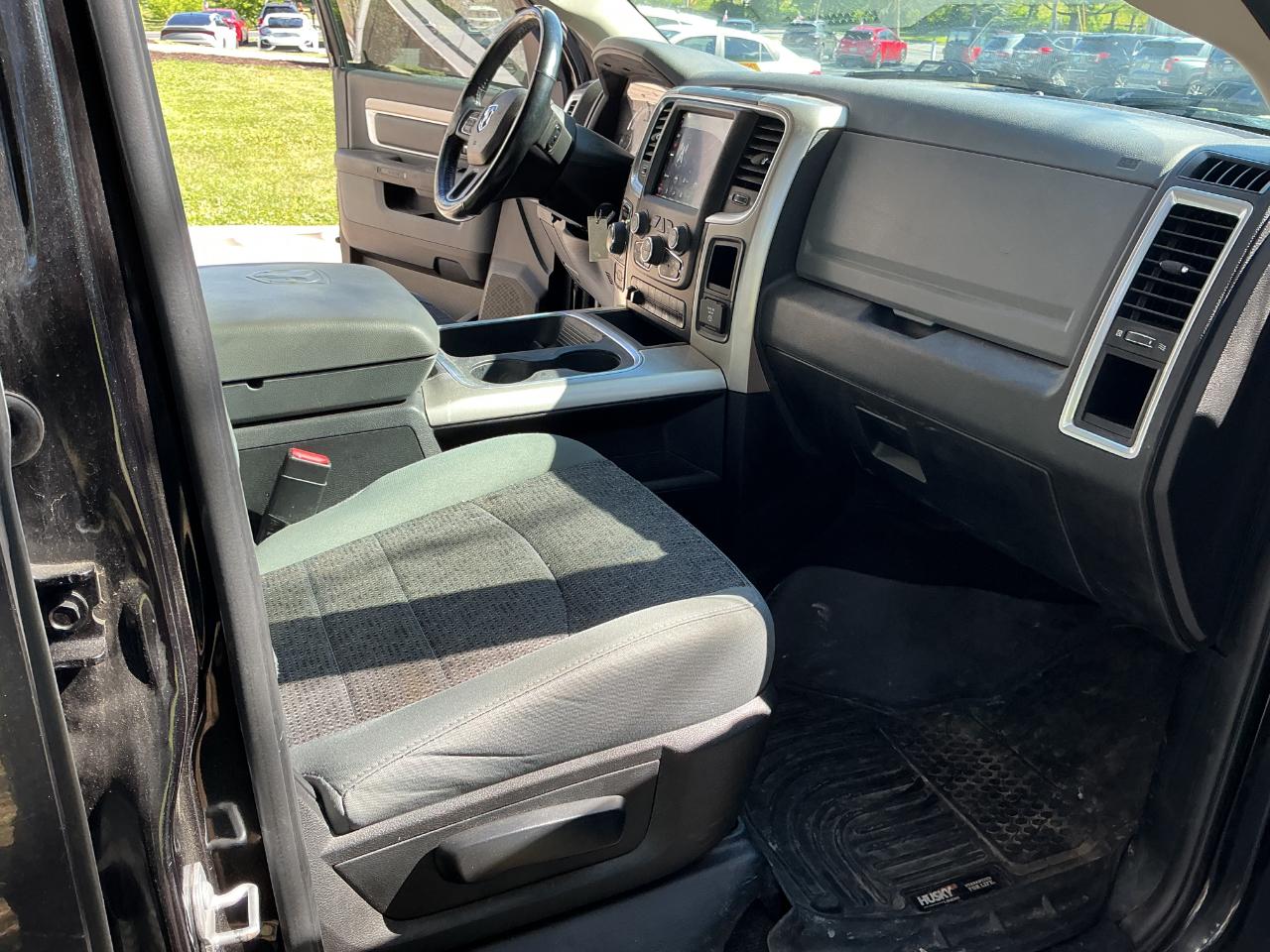 RAM 1500 Big Horn Crew Cab 4WD 2018