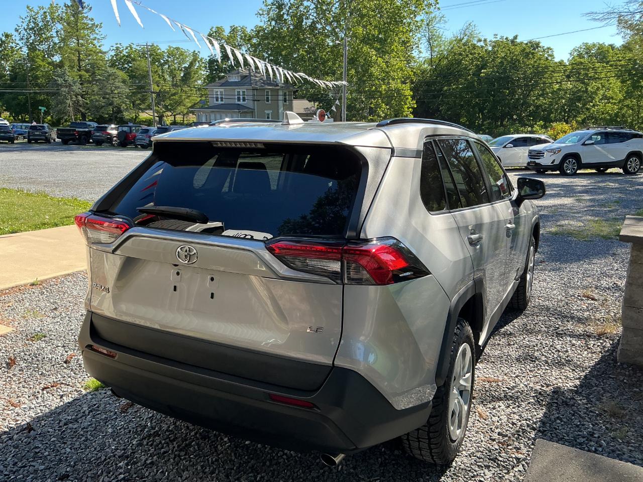 Toyota RAV4 LE FWD 2021