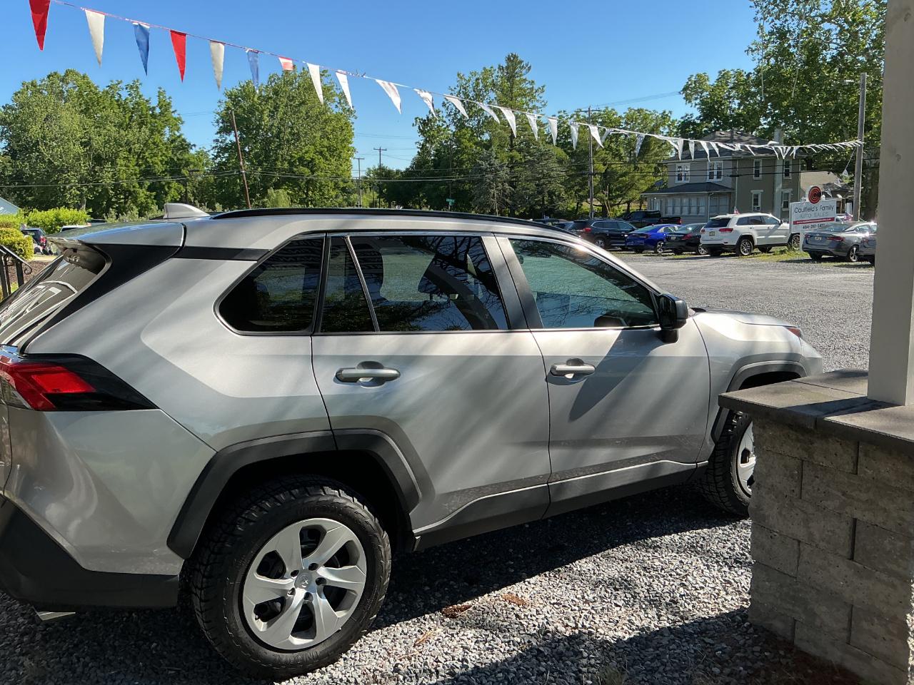 Toyota RAV4 LE FWD 2021