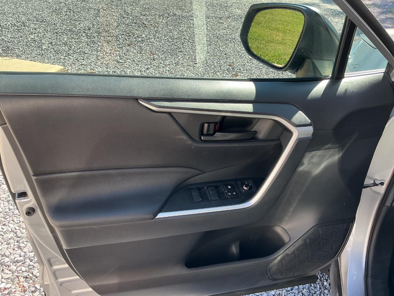 Toyota RAV4 LE FWD 2021