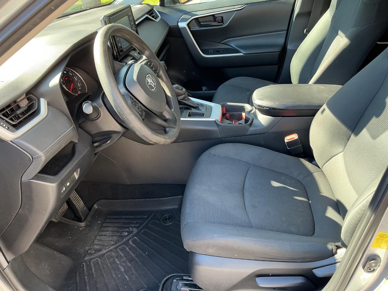 Toyota RAV4 LE FWD 2021