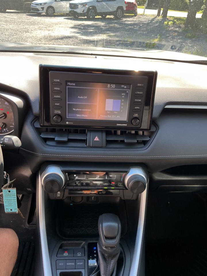 Toyota RAV4 LE FWD 2021