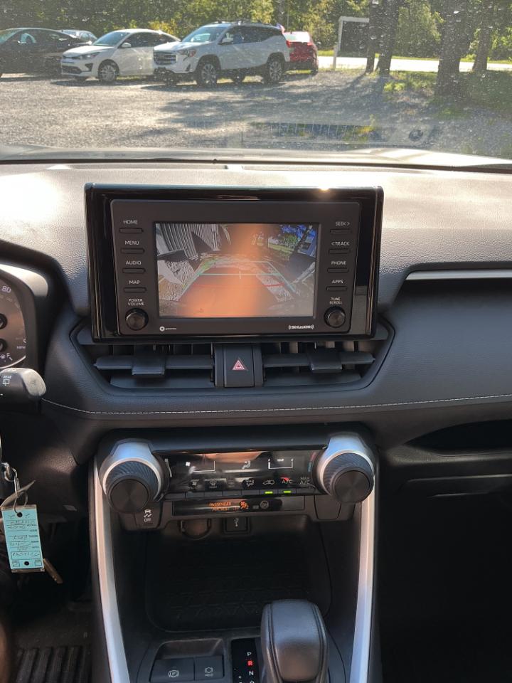 Toyota RAV4 LE FWD 2021