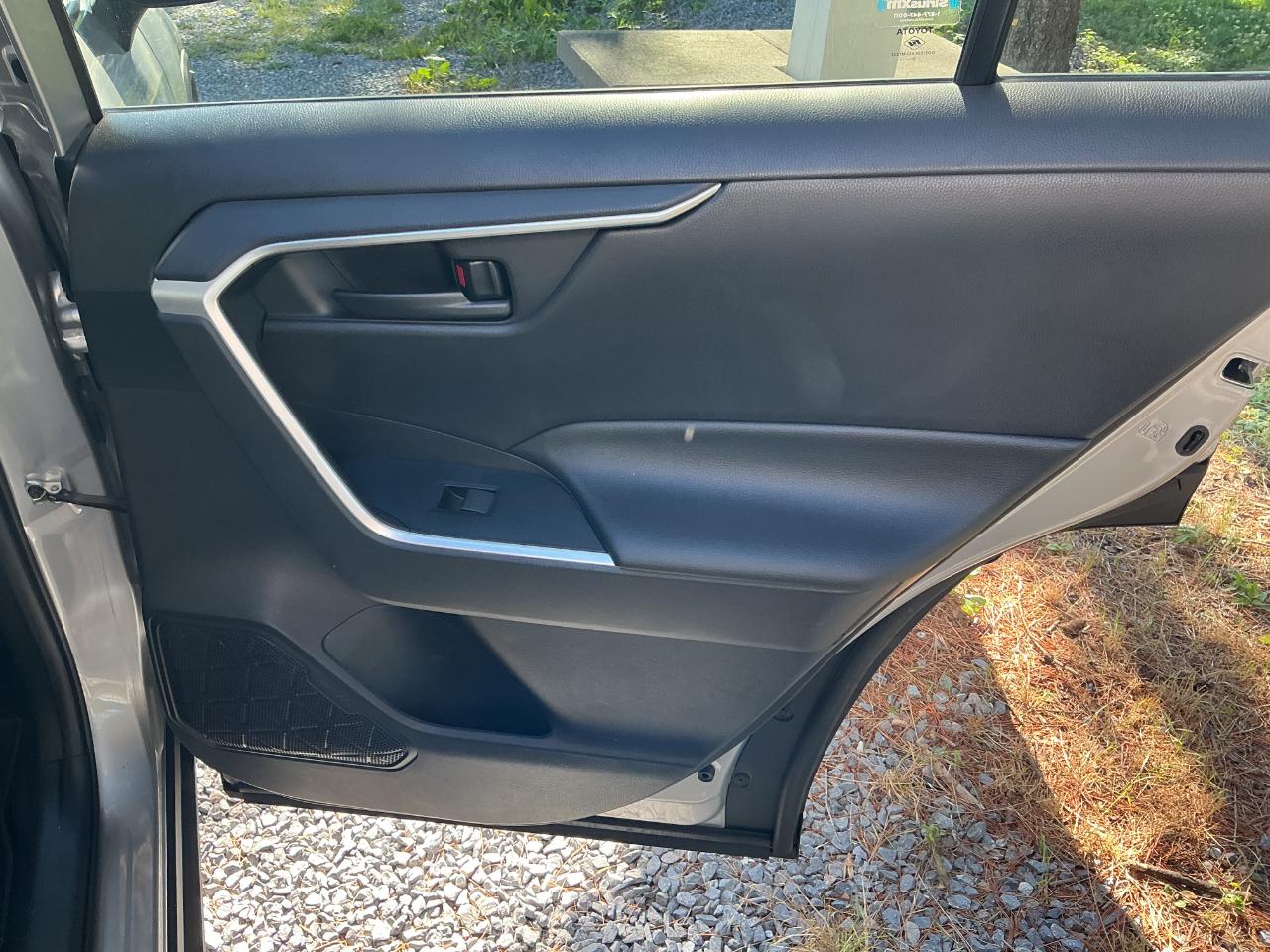 Toyota RAV4 LE FWD 2021