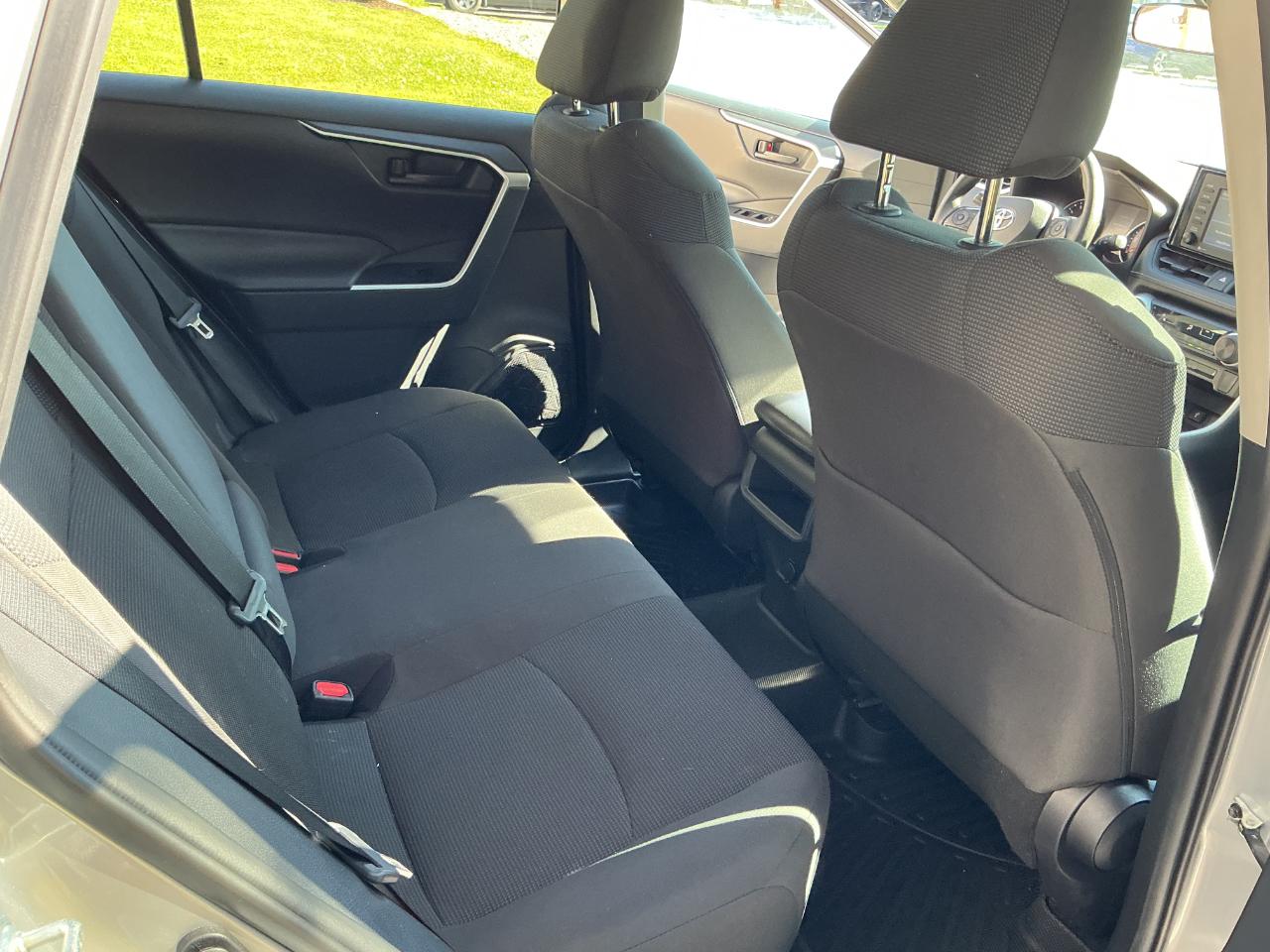 Toyota RAV4 LE FWD 2021