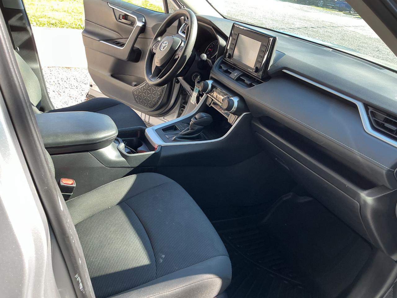 Toyota RAV4 LE FWD 2021
