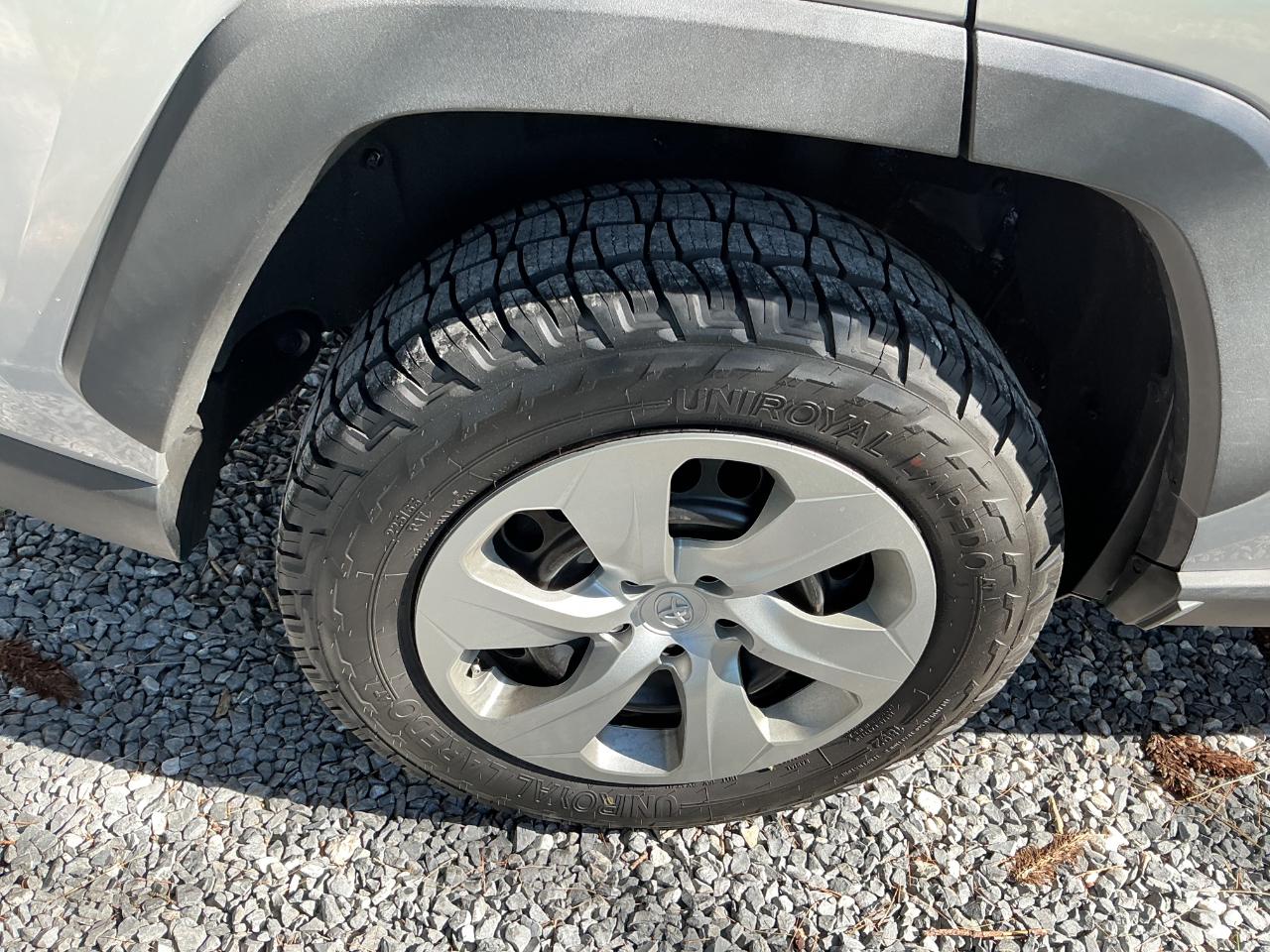 Toyota RAV4 LE FWD 2021