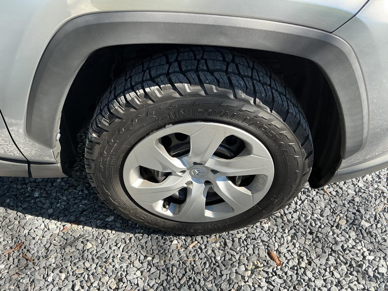Toyota RAV4 LE FWD 2021