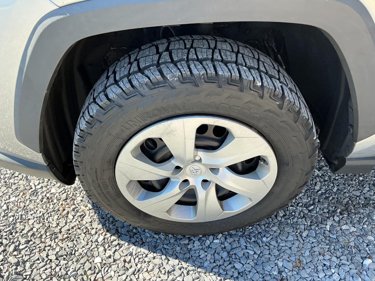 Toyota RAV4 LE FWD 2021