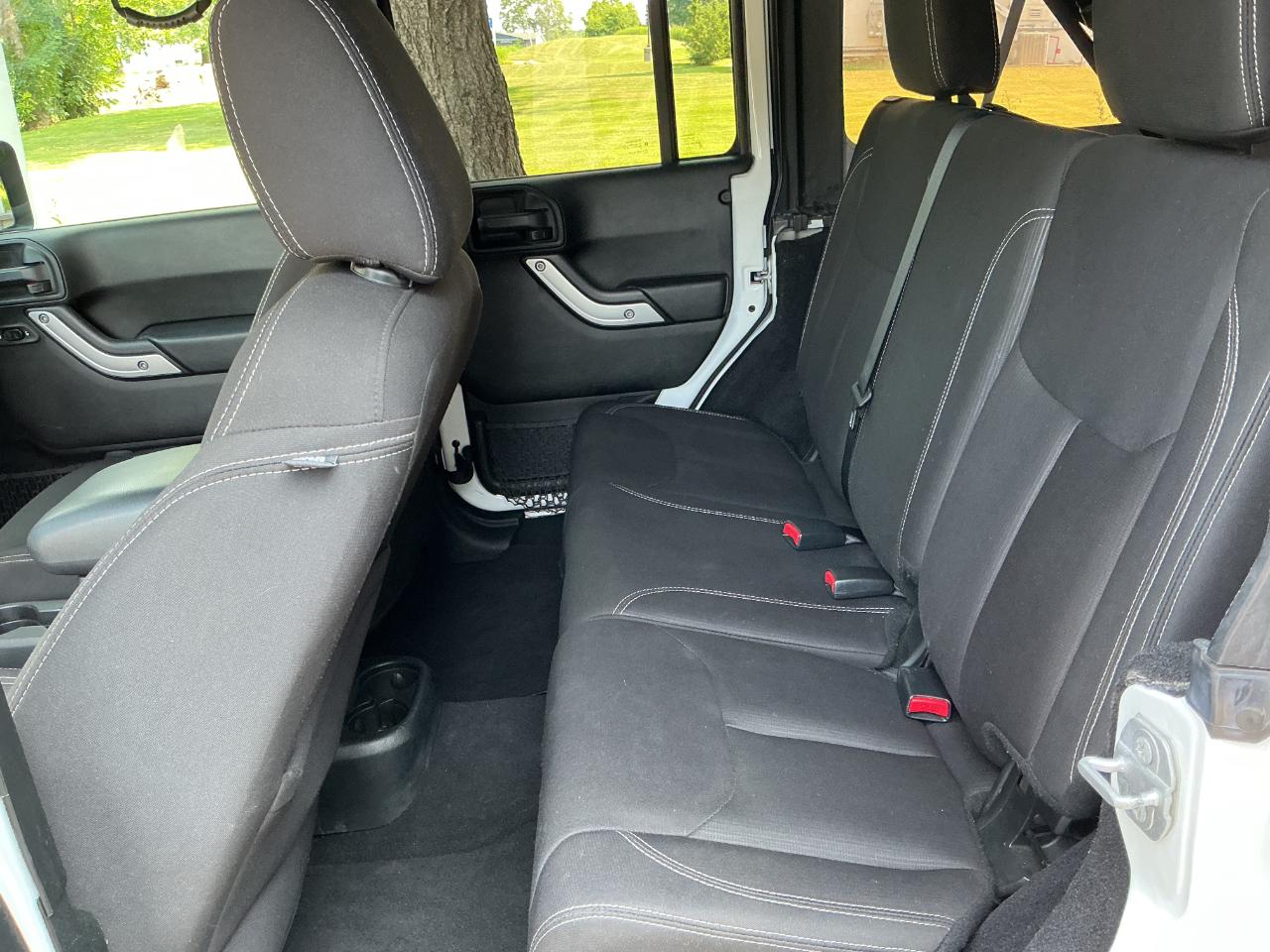 Jeep Wrangler Unlimited 4WD 4dr Sahara 2017