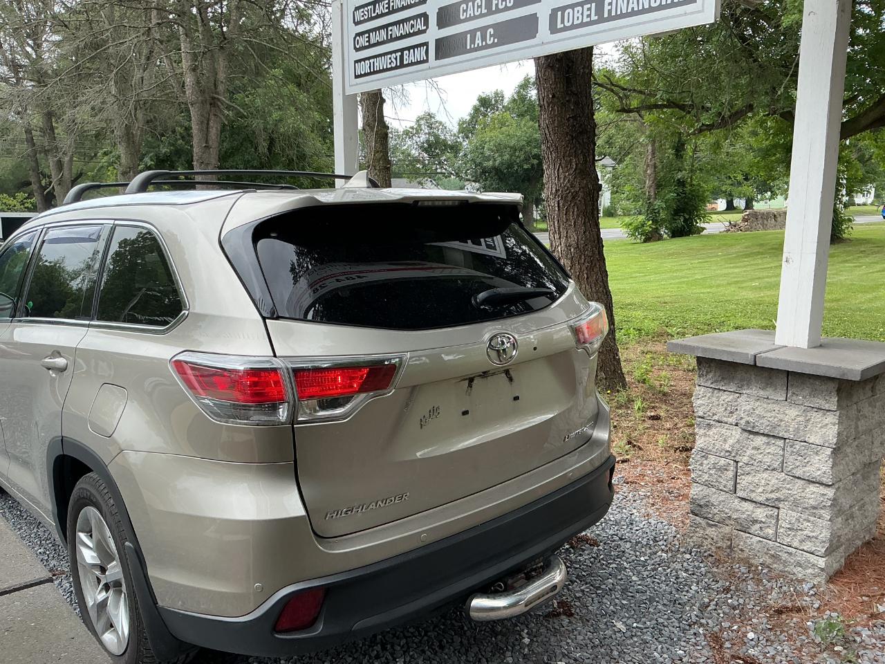 Toyota Highlander Limited Platinum 4D SUV AWD 2016