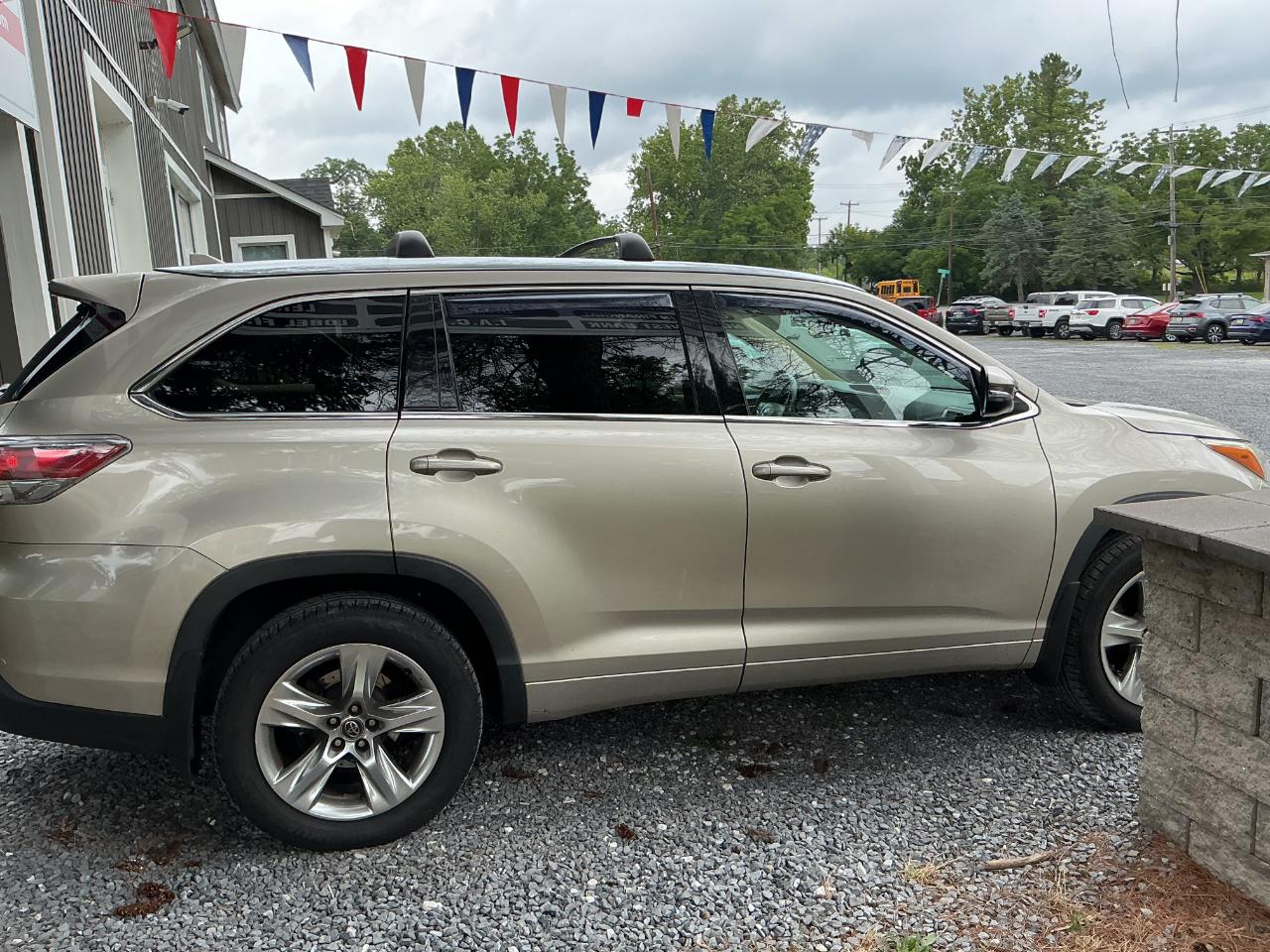 Toyota Highlander Limited Platinum 4D SUV AWD 2016