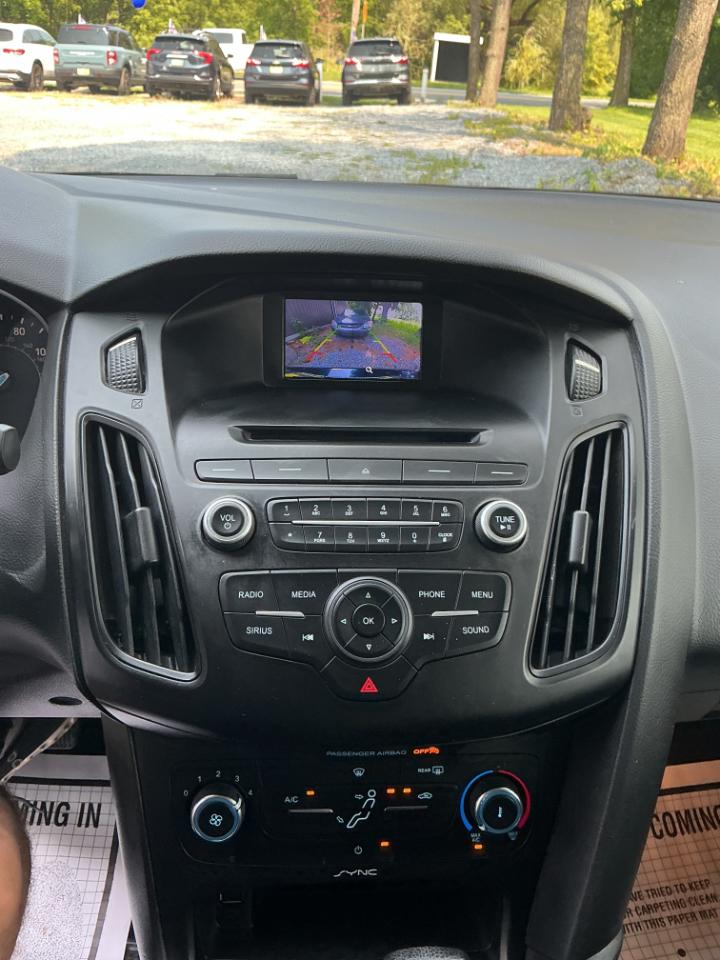 Ford Focus SE Sedan 2017