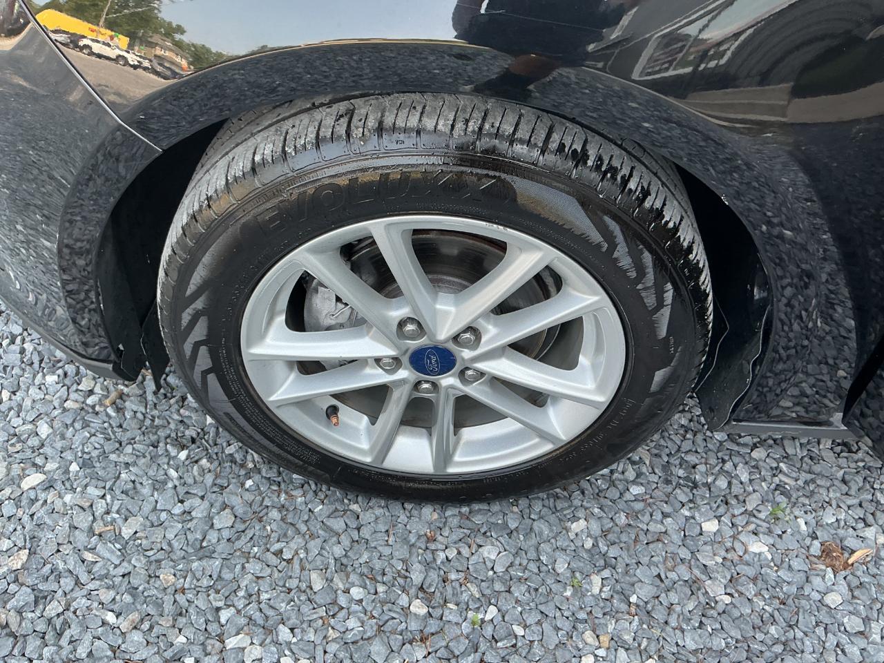 Ford Focus SE Sedan 2017