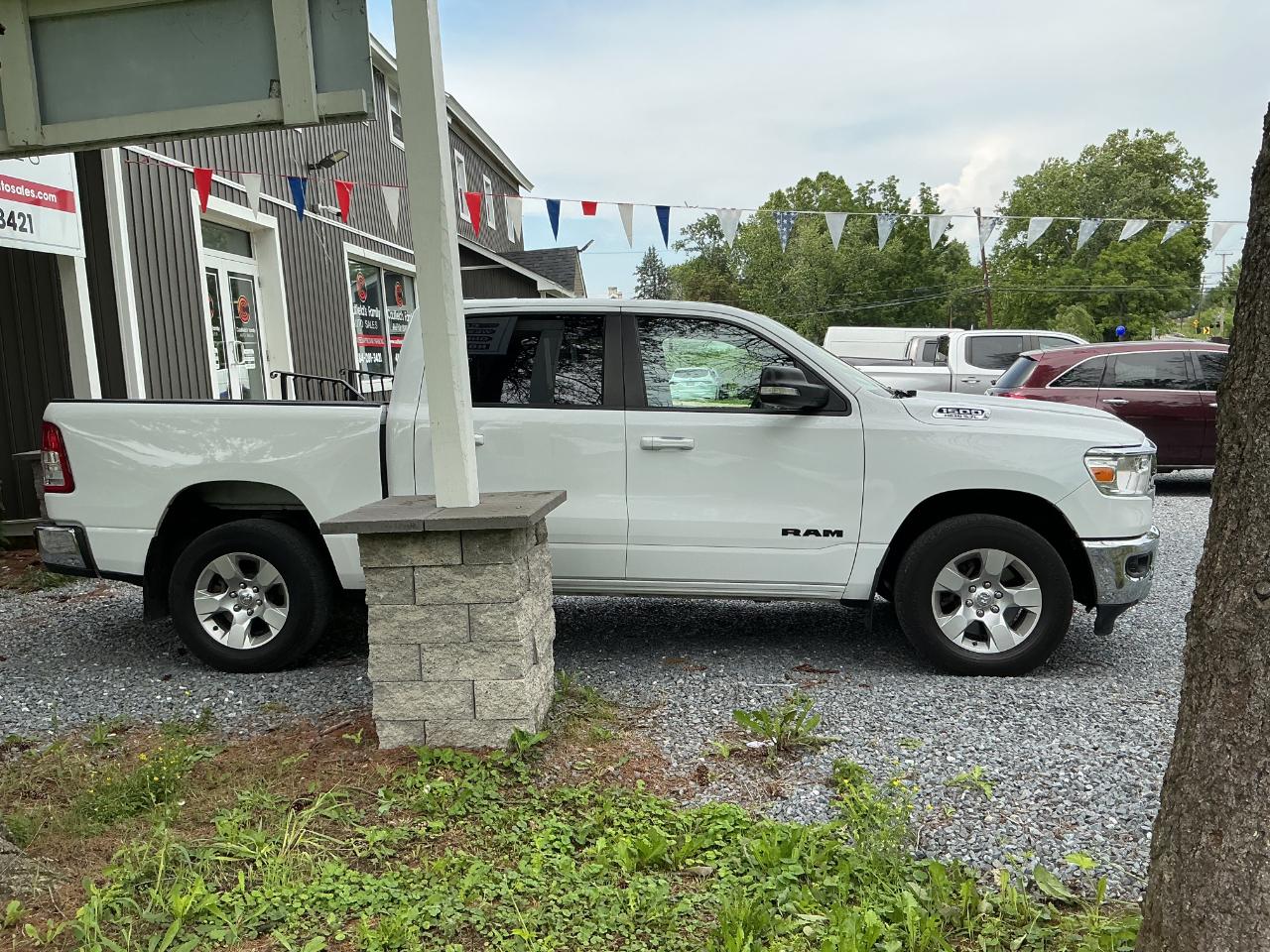 RAM 1500 Big Horn 4x4 Crew Cab 5'7" Box 2022