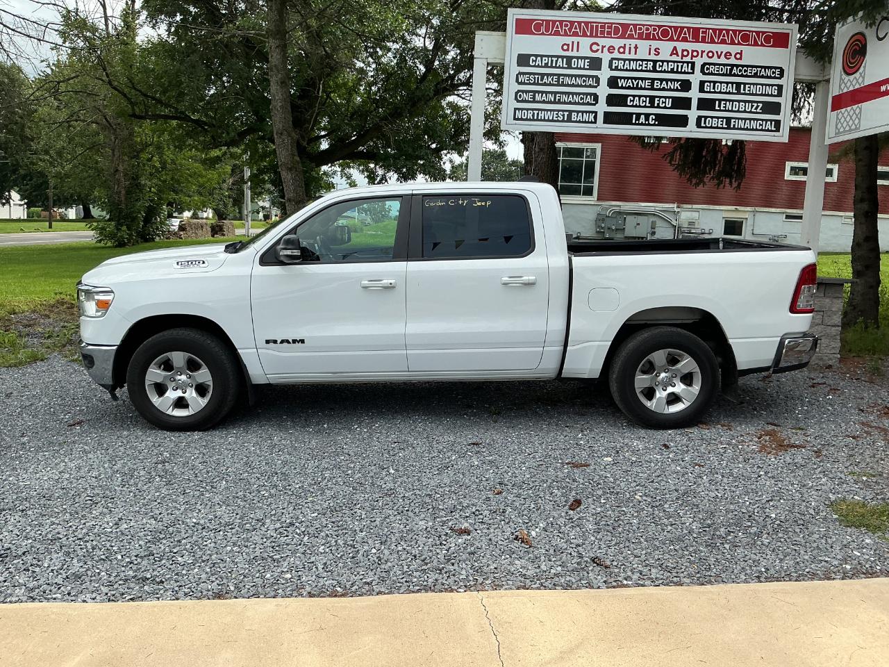 RAM 1500 Big Horn 4x4 Crew Cab 5'7" Box 2022