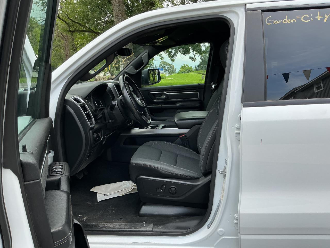 RAM 1500 Big Horn 4x4 Crew Cab 5'7" Box 2022