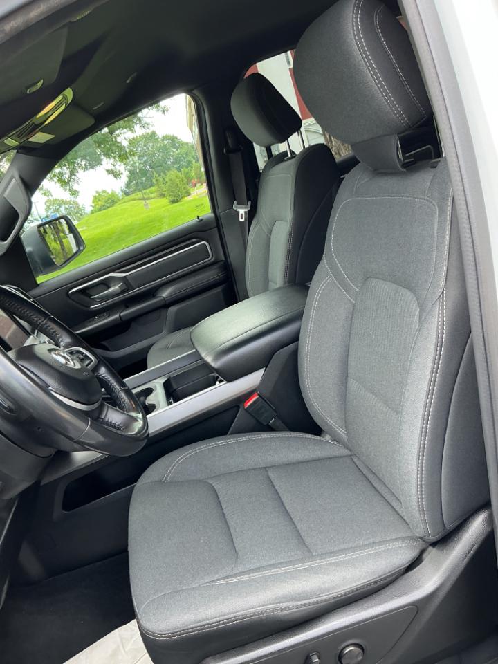 RAM 1500 Big Horn 4x4 Crew Cab 5'7" Box 2022
