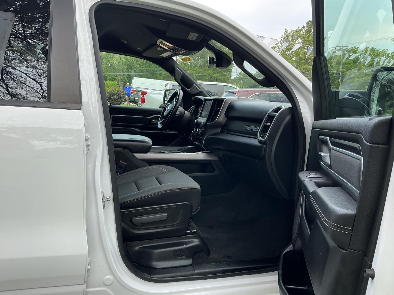RAM 1500 Big Horn 4x4 Crew Cab 5'7" Box 2022