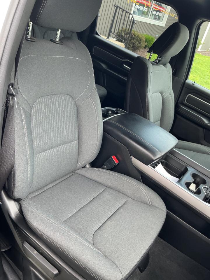 RAM 1500 Big Horn 4x4 Crew Cab 5'7" Box 2022