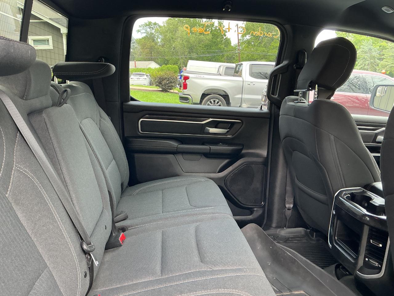 RAM 1500 Big Horn 4x4 Crew Cab 5'7" Box 2022