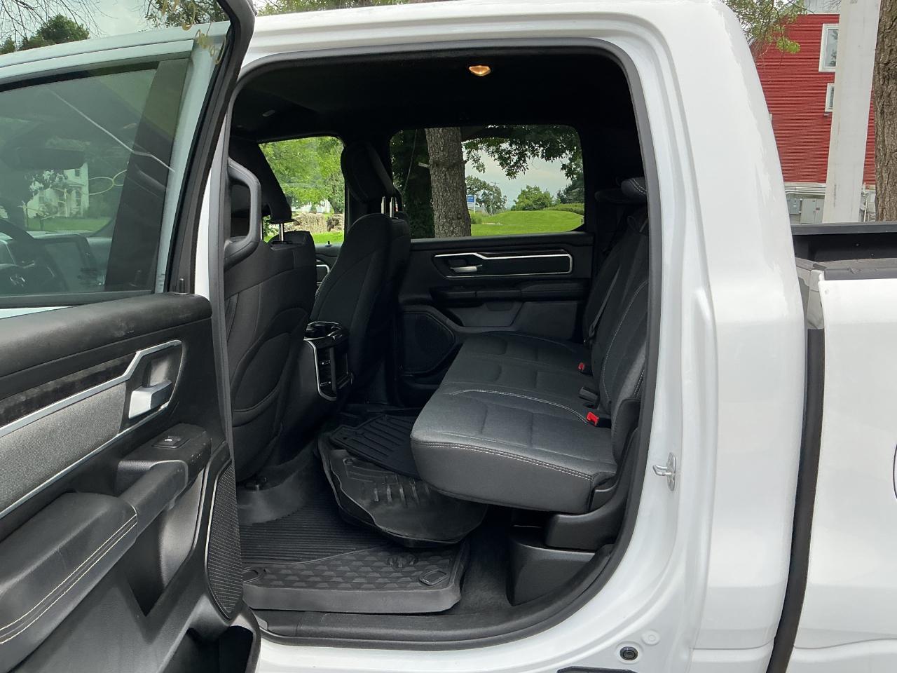 RAM 1500 Big Horn 4x4 Crew Cab 5'7" Box 2022