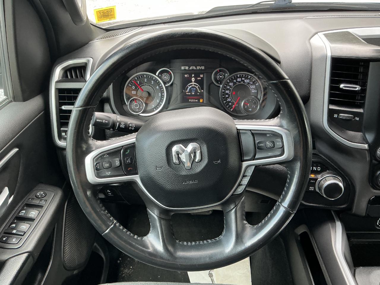 RAM 1500 Big Horn 4x4 Crew Cab 5'7" Box 2022