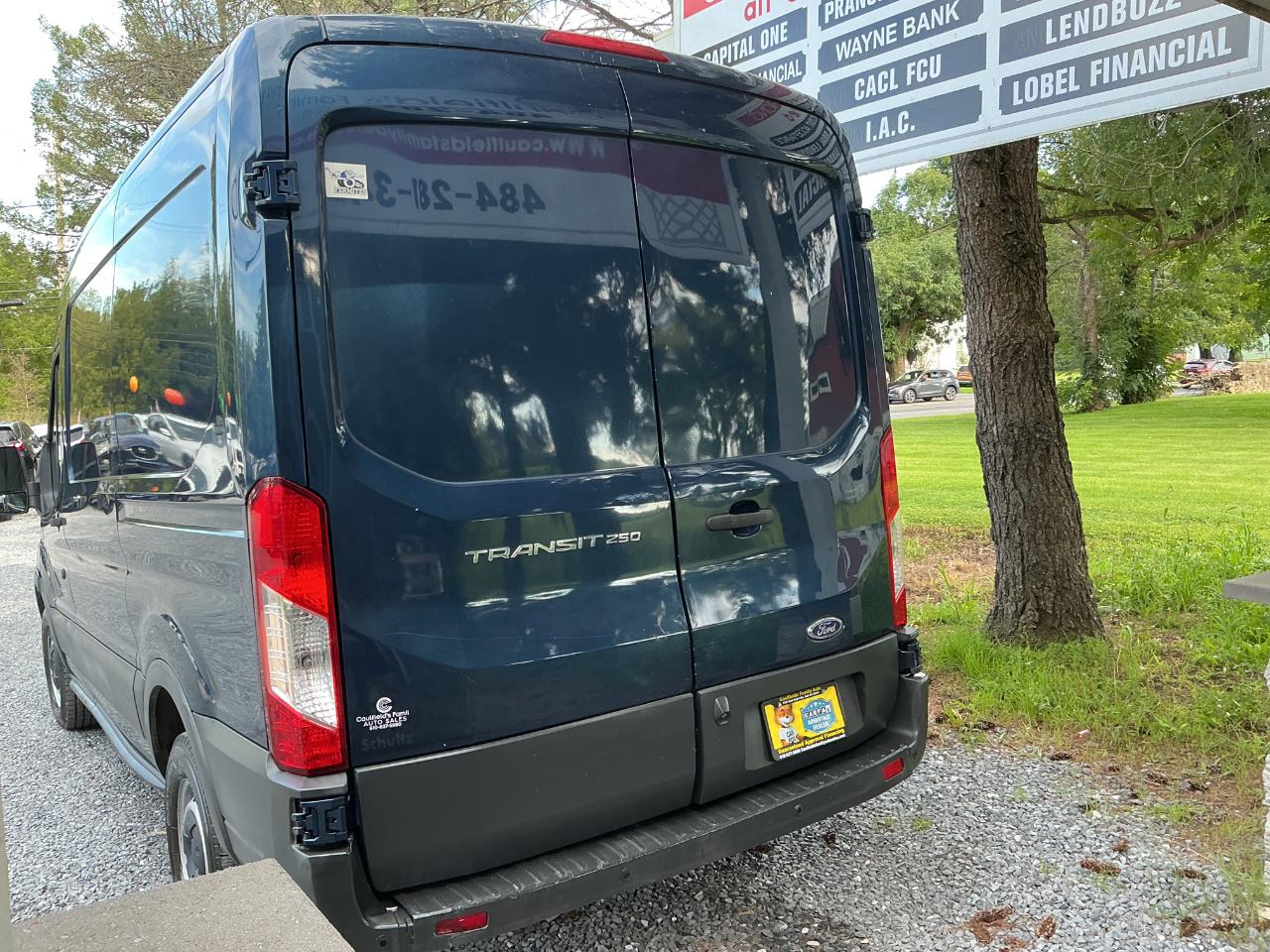 Ford Transit Van T-250 130" Med Rf 9000 GVWR Sliding RH Dr 2017