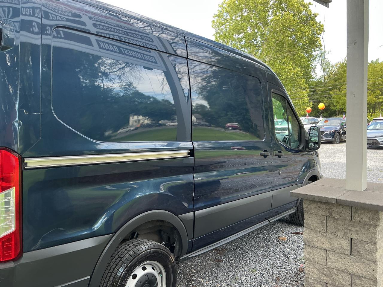 Ford Transit Van T-250 130" Med Rf 9000 GVWR Sliding RH Dr 2017