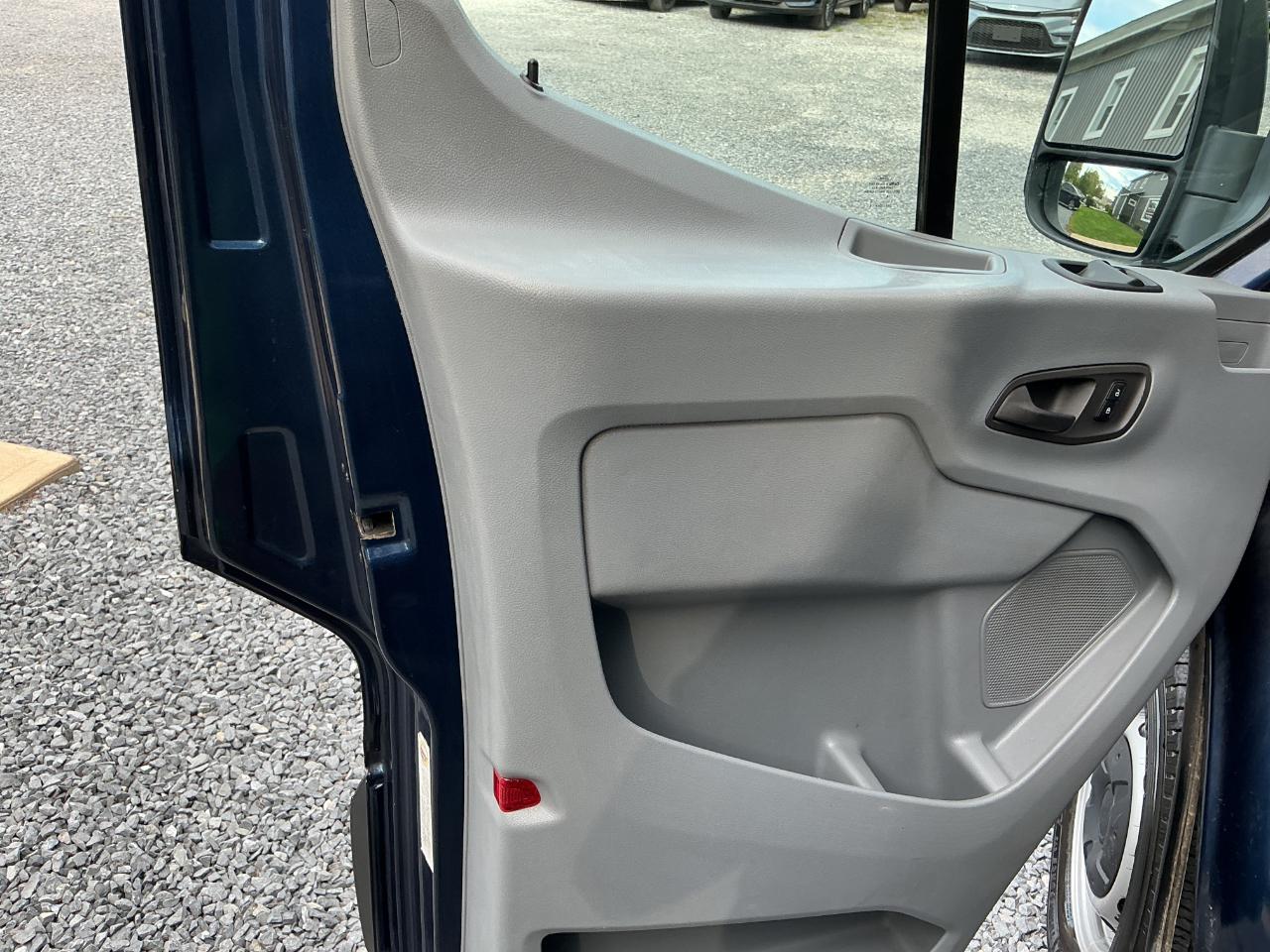Ford Transit Van T-250 130" Med Rf 9000 GVWR Sliding RH Dr 2017