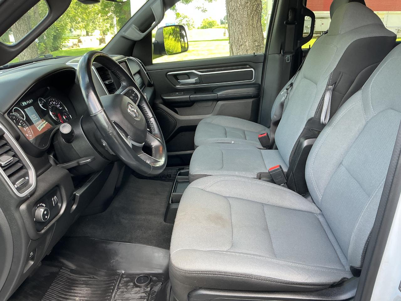 RAM 1500 Big Horn 4x4 Crew Cab 5'7" Box 2023