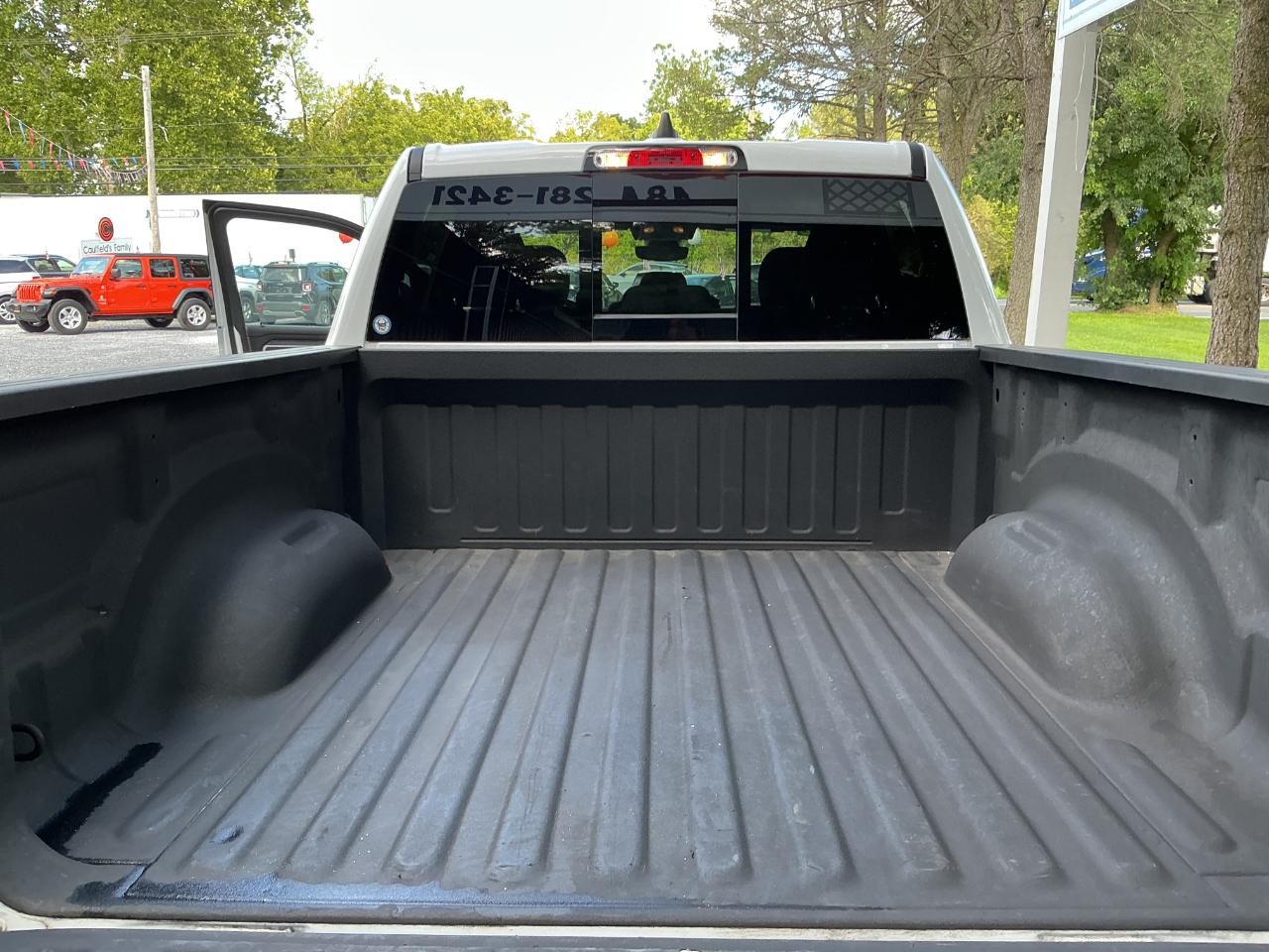 RAM 1500 Big Horn 4x4 Crew Cab 5'7" Box 2023