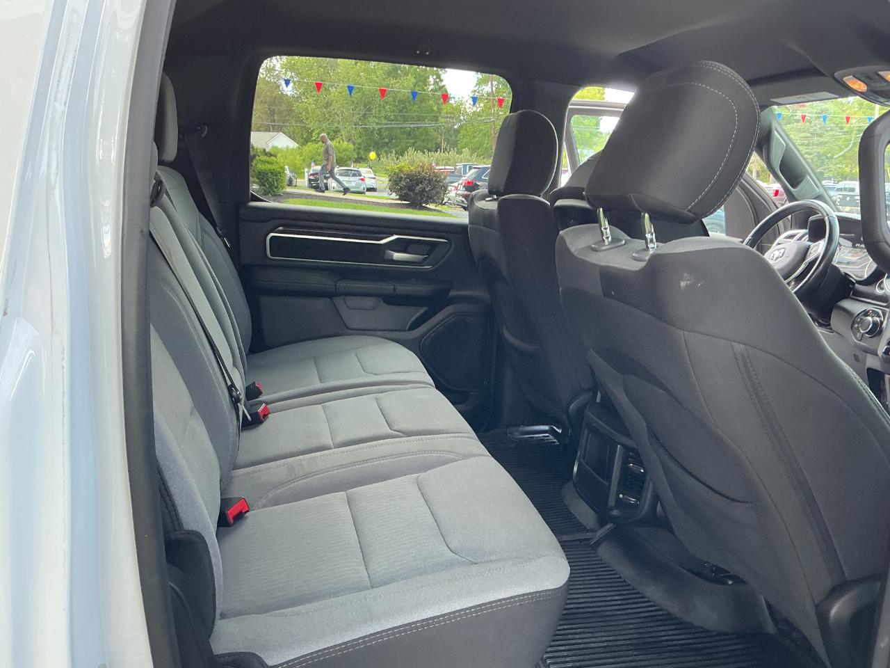 RAM 1500 Big Horn 4x4 Crew Cab 5'7" Box 2023