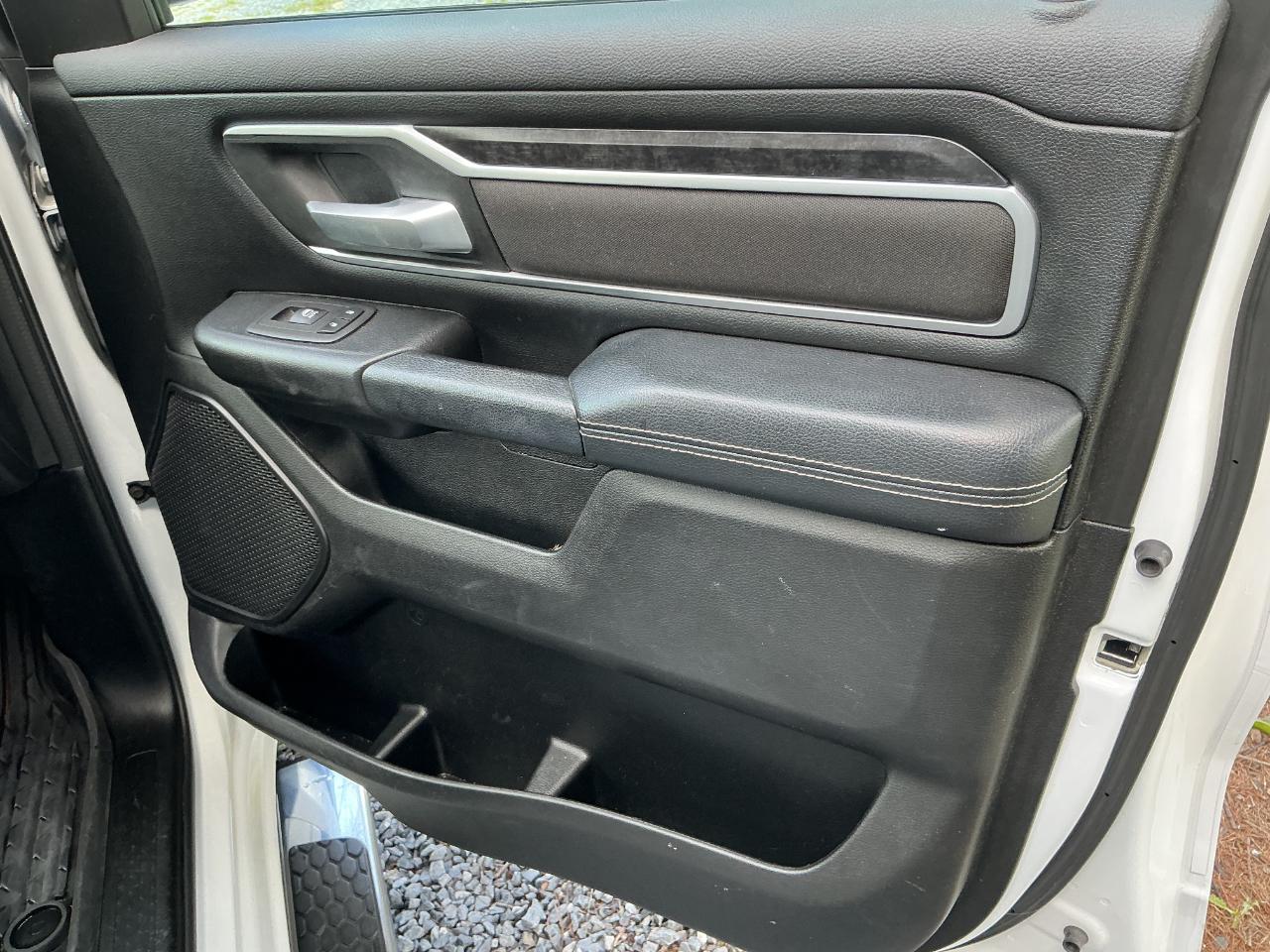 RAM 1500 Big Horn 4x4 Crew Cab 5'7" Box 2023