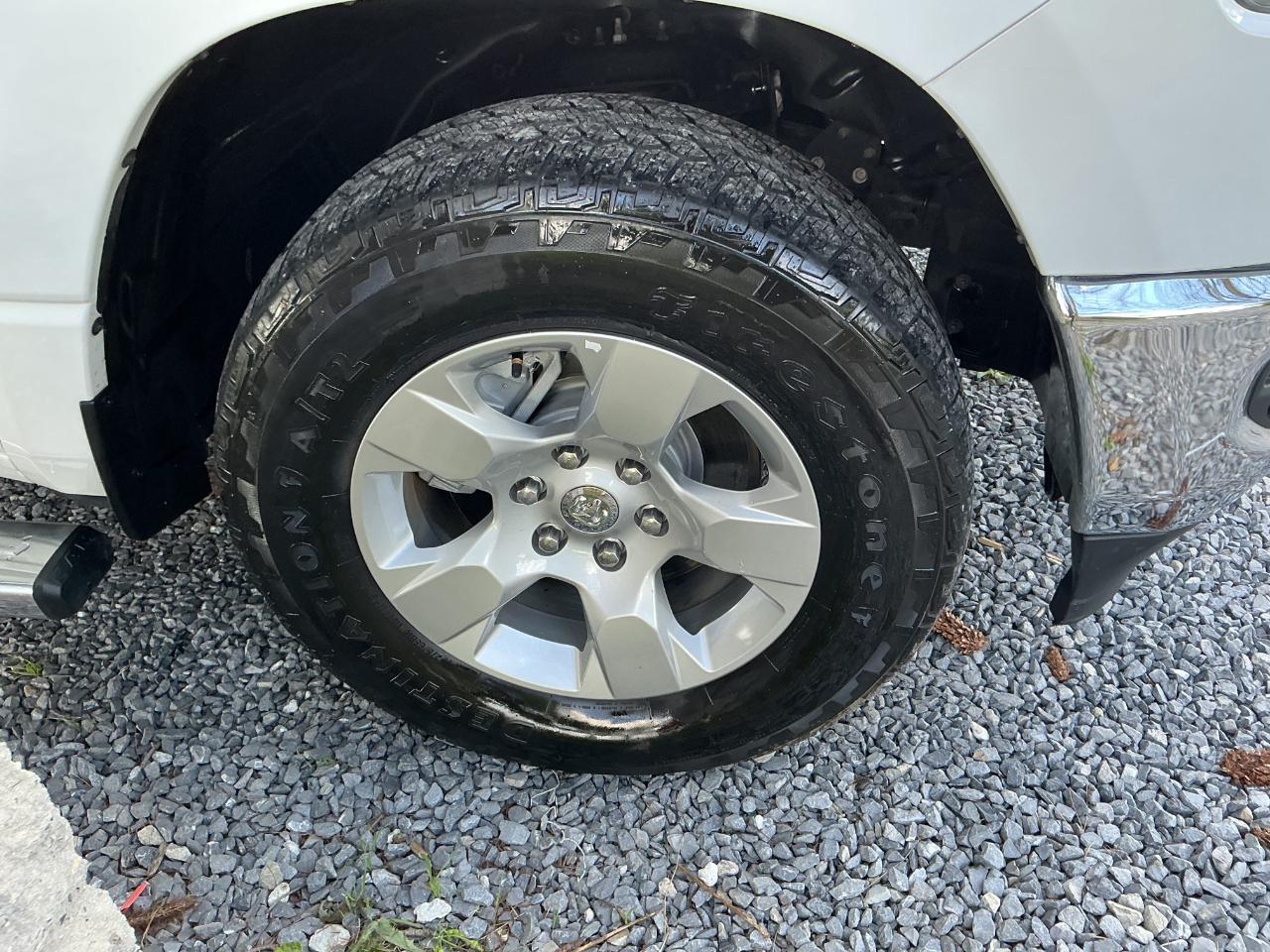 RAM 1500 Big Horn 4x4 Crew Cab 5'7" Box 2023