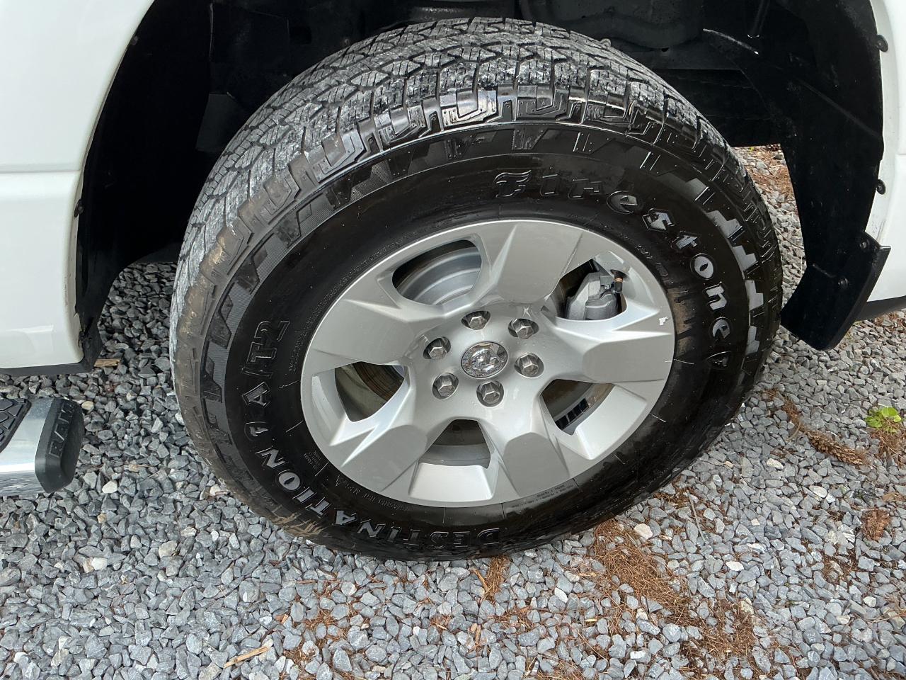RAM 1500 Big Horn 4x4 Crew Cab 5'7" Box 2023