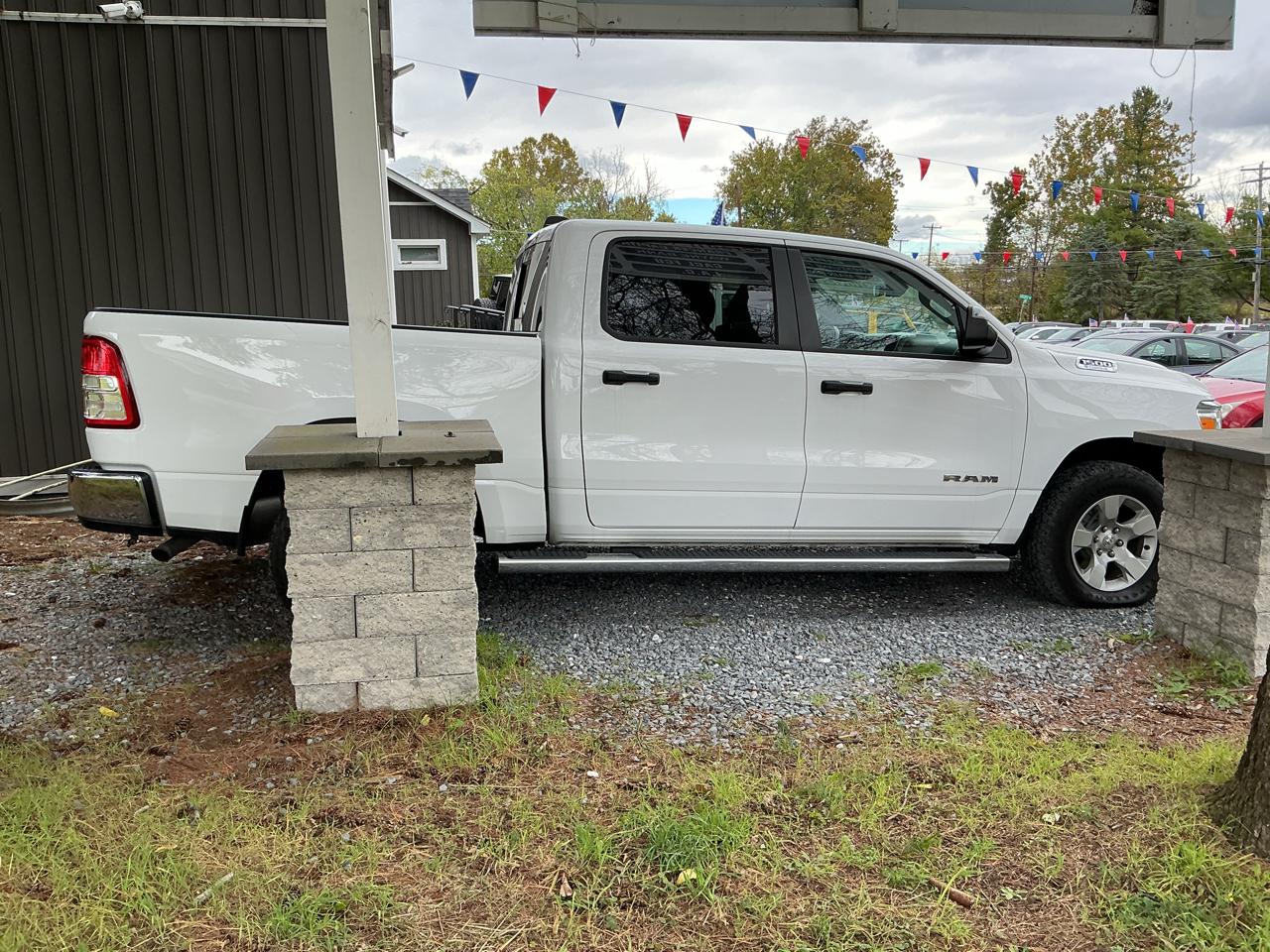 RAM 1500 Big Horn 4x4 Crew Cab 5'7" Box 2023