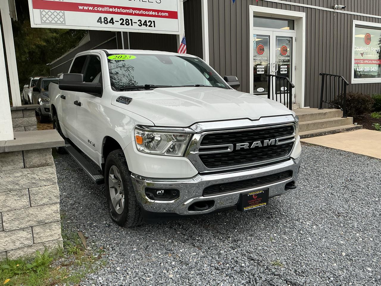 RAM 1500 Big Horn 4x4 Crew Cab 5'7" Box 2023
