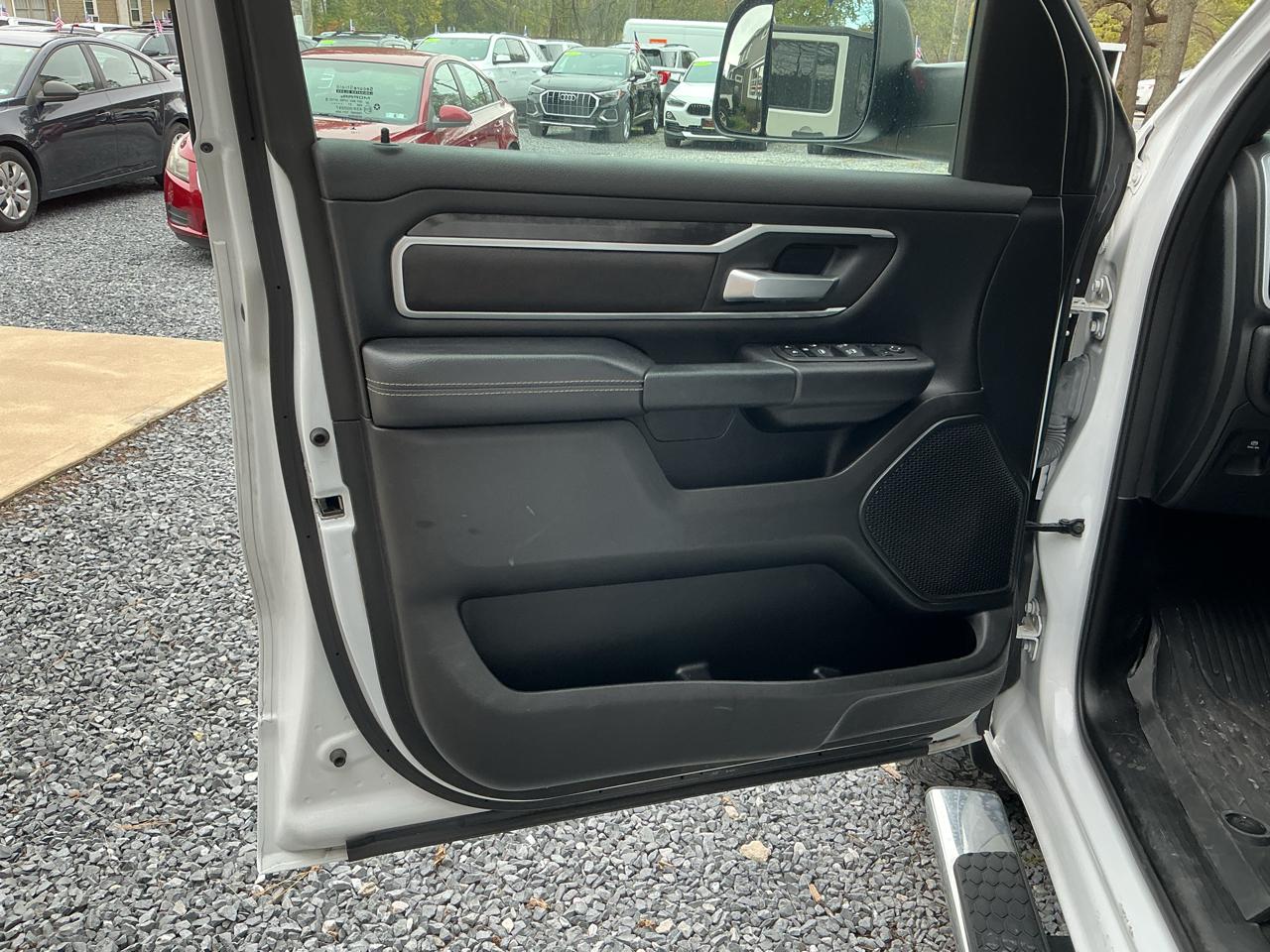 RAM 1500 Big Horn 4x4 Crew Cab 5'7" Box 2023