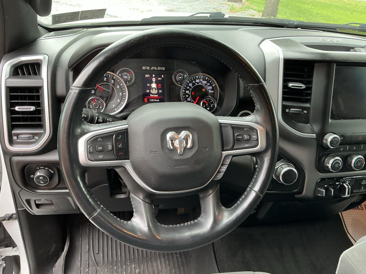 RAM 1500 Big Horn 4x4 Crew Cab 5'7" Box 2023