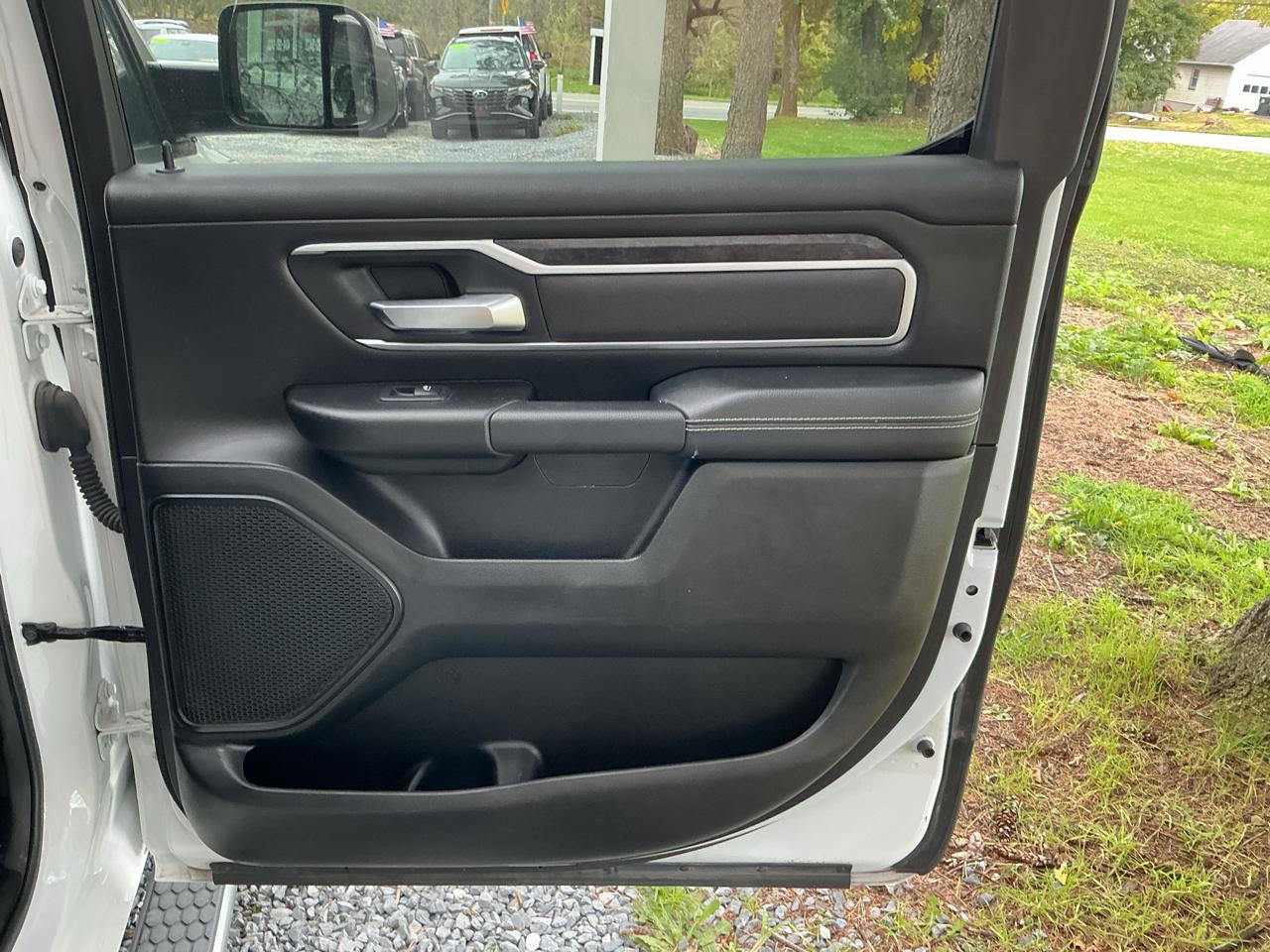 RAM 1500 Big Horn 4x4 Crew Cab 5'7" Box 2023