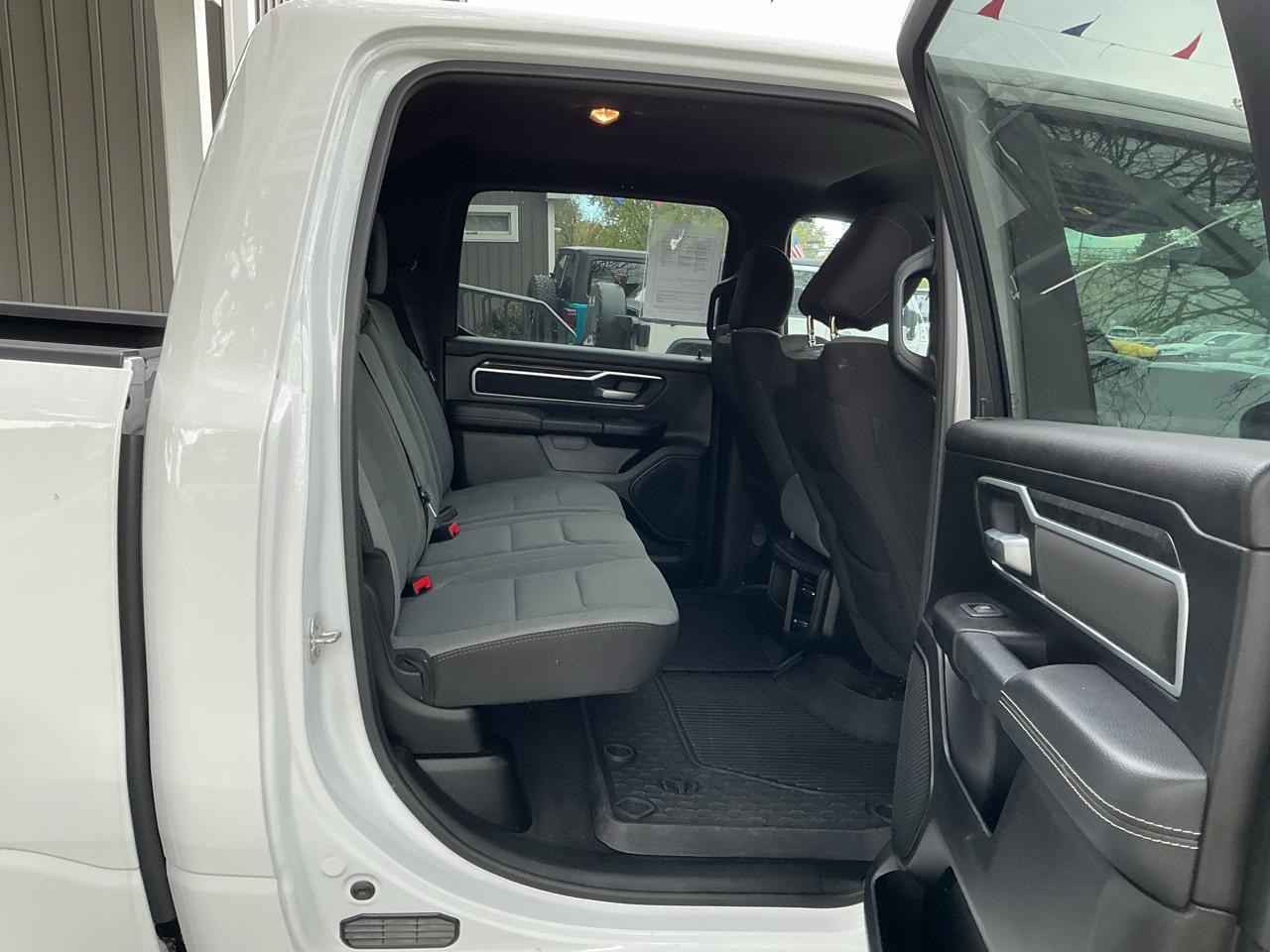 RAM 1500 Big Horn 4x4 Crew Cab 5'7" Box 2023